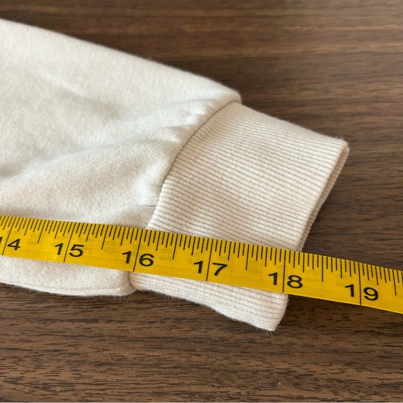 H&M Cream Crewneck Sweater with Red 'HAPPY' Print Size S - Picture 9 of 10